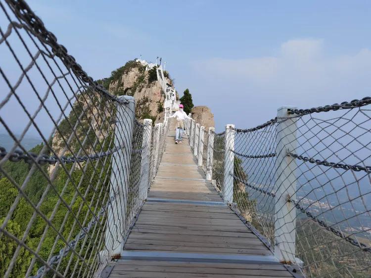 济南灵岩大佛山景区,济南灵岩寺大佛风景区