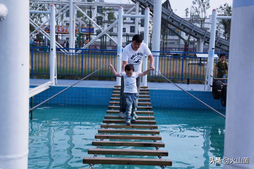 逃离高温“熔炉”，南方的夏天就该玩雪