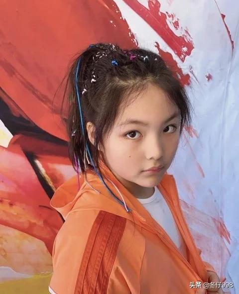 12岁王诗龄暴瘦一大圈,王诗龄背10万的包包