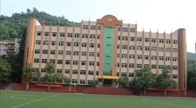 重庆朝阳中学和青木关中学哪个好,青木关中学和铜梁中学哪个好