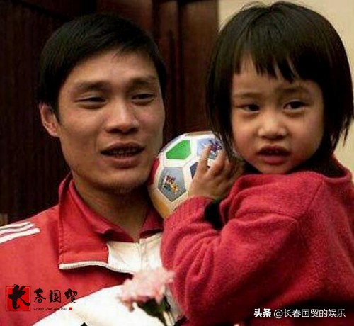 范志毅大女儿罕见现身探班父亲,范志毅二女儿近照