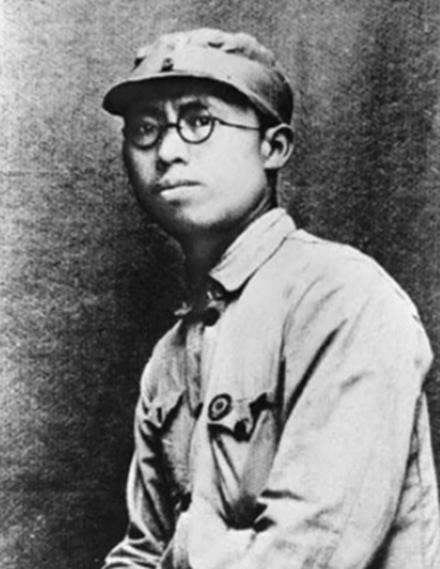 他认为自己“军功少”，主动申请降衔，毛主席：元帅不能没有他啊