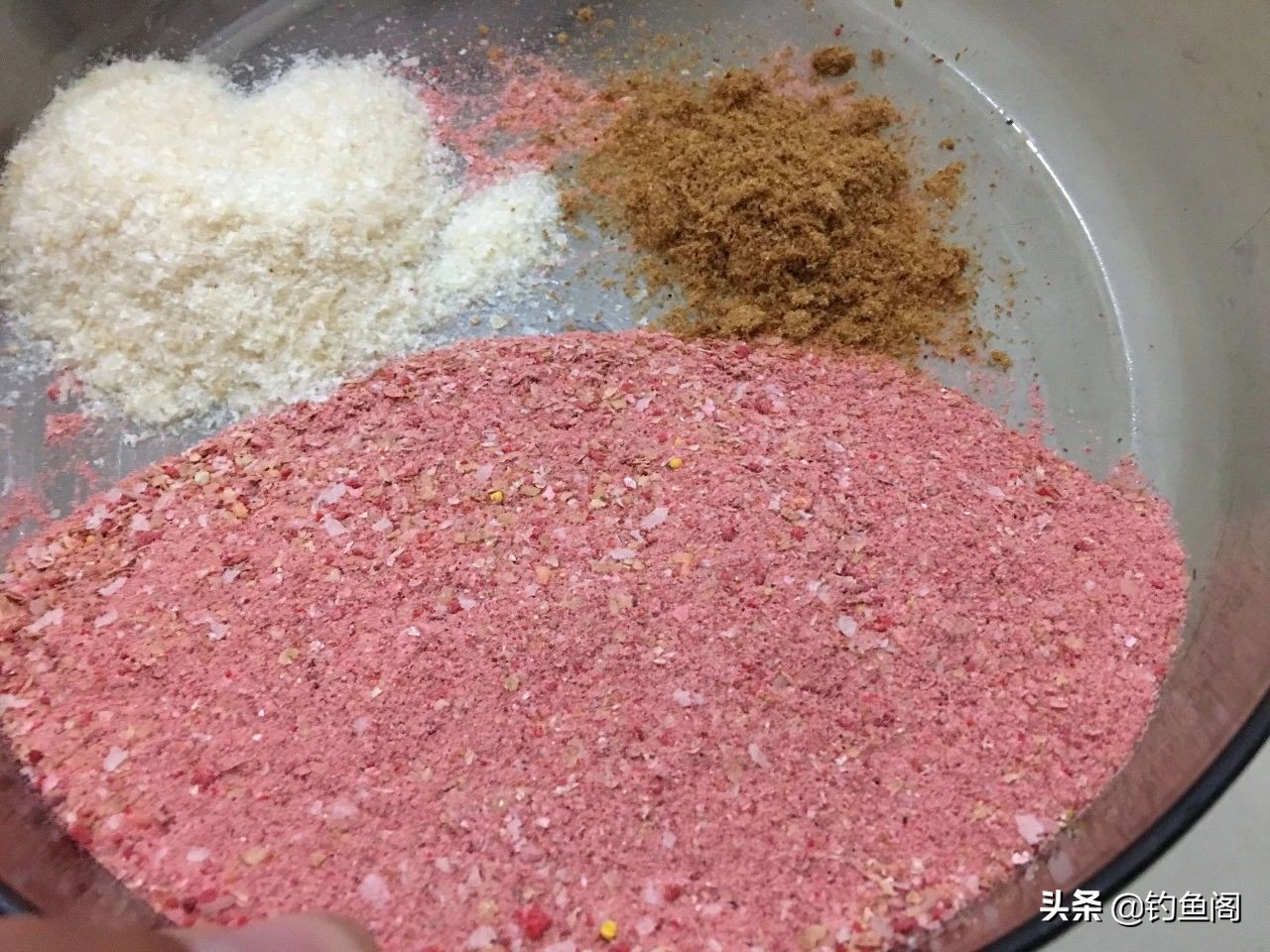 饵料越香越好吗,饵料太腥是不是容易招小鱼