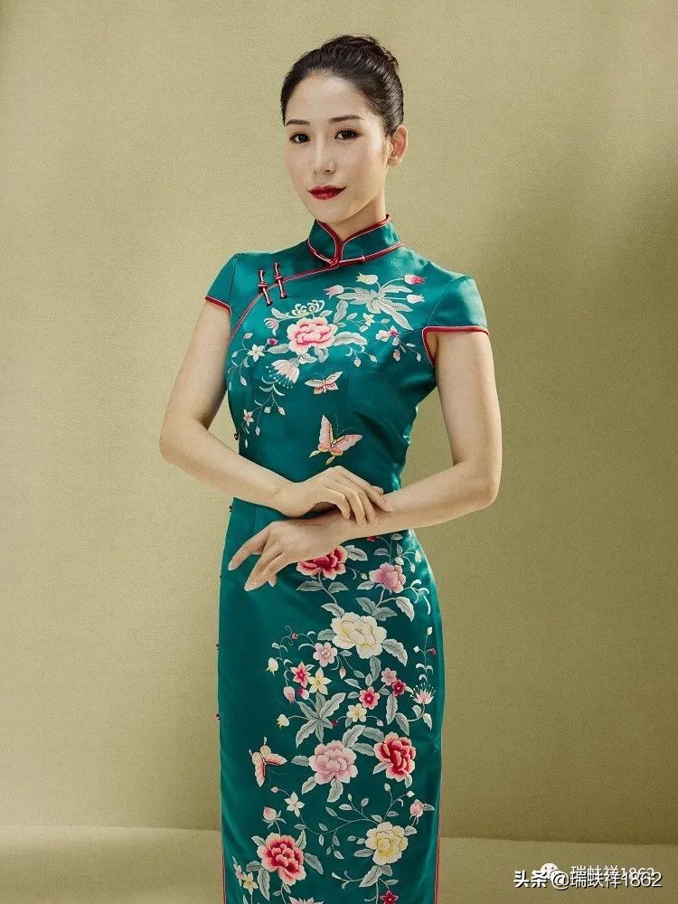 新中式旗袍图片,新中式旗袍古典