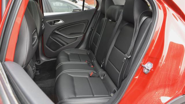 奔驰gla2004matic,奔驰gla200时尚款值得购买吗