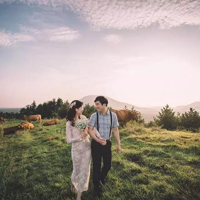 不拘泥形式的婚纱照,婚纱照小众风格这样拍也好看