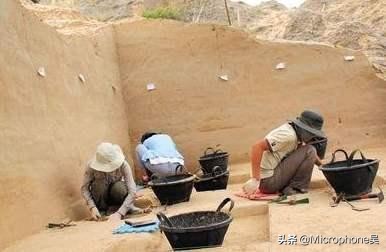 俄罗斯考古学家，发现一亿年前的石板地图，证明该地区有史前文明