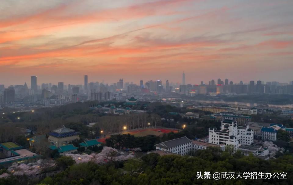 毛主席此生只正式视察过2所大学，其中1所在武汉，走出了100余位两院院士！