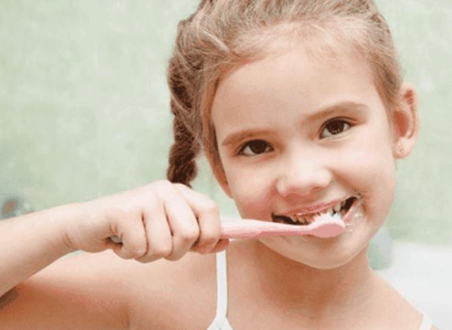 宝宝牙齿不整齐与喝奶嘴有关系吗,两周半的宝宝牙齿烂了掉落