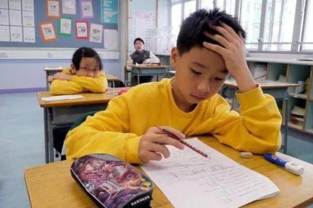 全民“子轩”刚刚退去，又迎来新烂大街的名字，老师听后有些恍惚