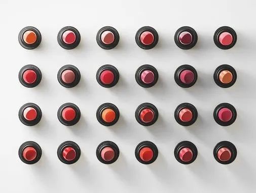 奢侈品下场battle卖口红，爱马仕、周仰杰，该买哪一支？