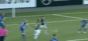 武磊7分钟遭2次打击！伸手3秒要球却被无视急得自己强行射门