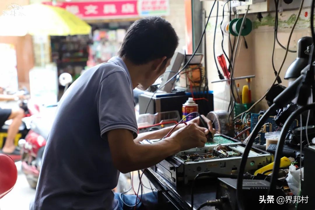 别小瞧这个二手音响店，有的是我们买不起的好宝贝，平时都藏着呢