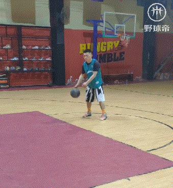 炸球撤步投篮,野球帝董康潮撤步拜佛