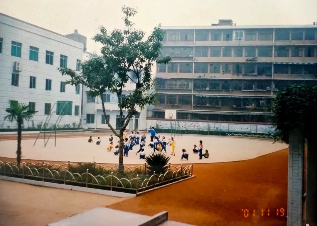 成都学校老照片,成都军区军医学校老照片