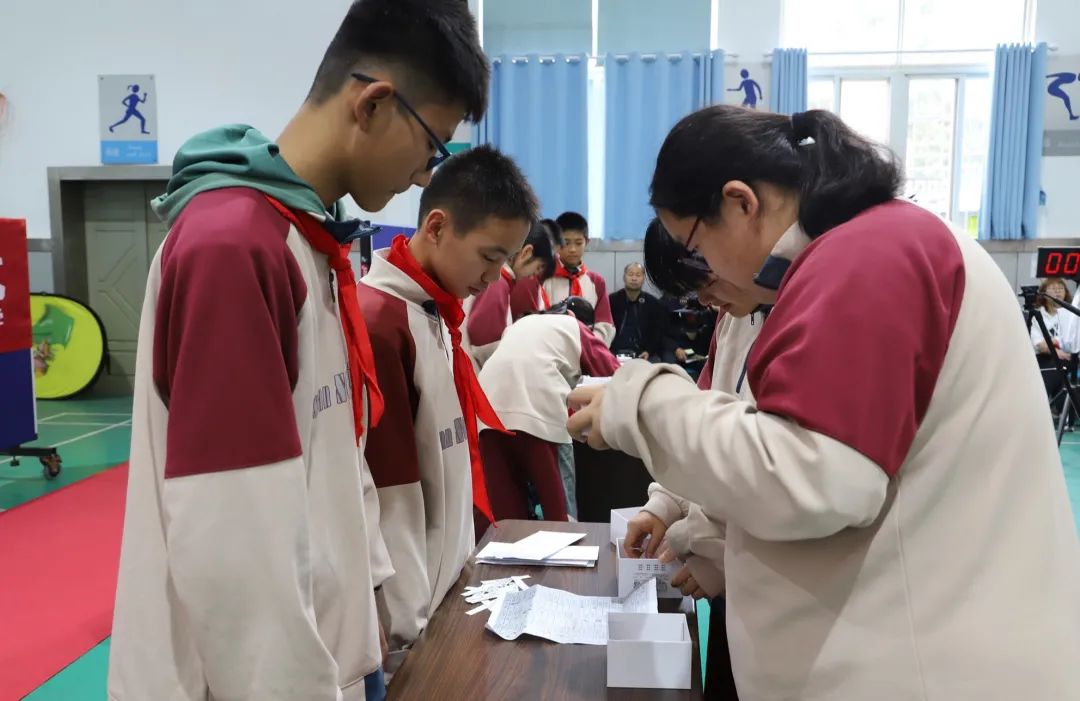 学会垃圾分类变废为宝,小学垃圾分类变废为宝宣传报道