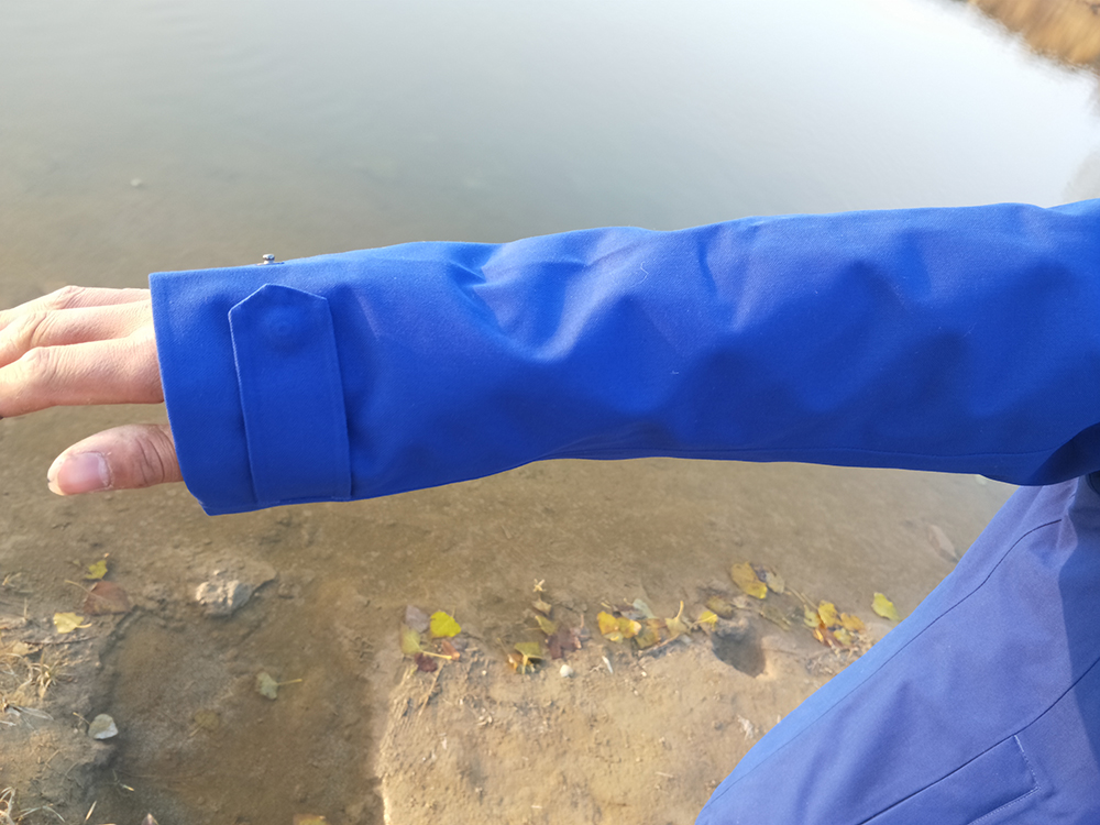 狼爪登山徒步冲锋衣，满满惊喜的开箱报告