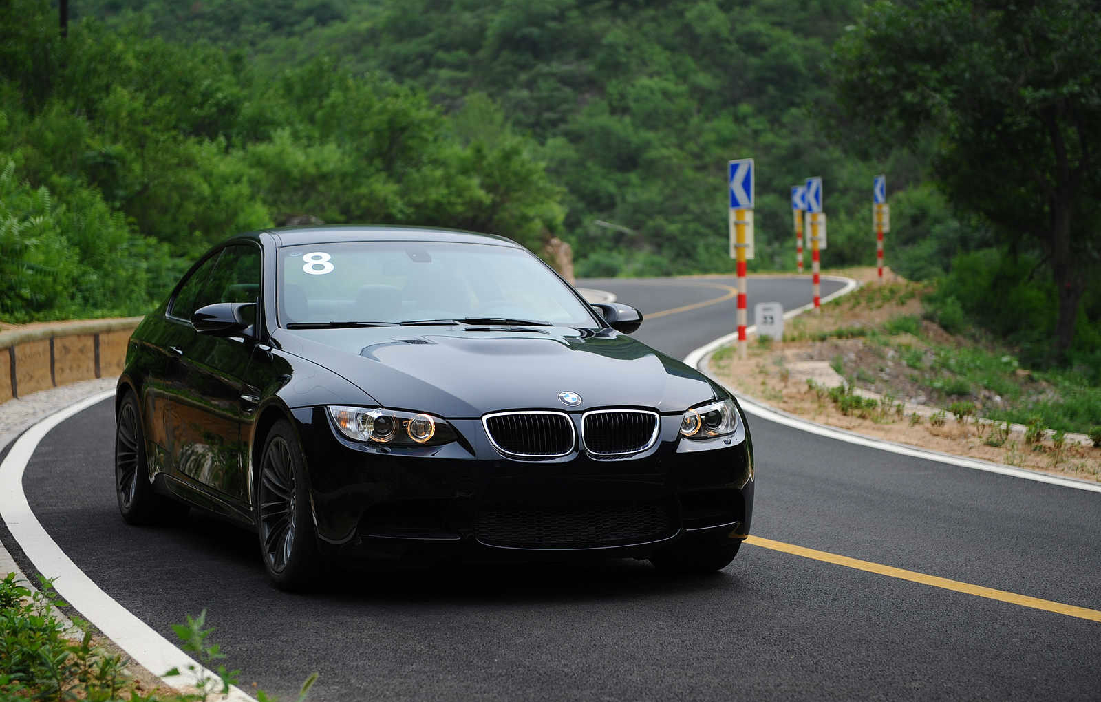 洗车不专业的坏处,洗车不干净全车有污点