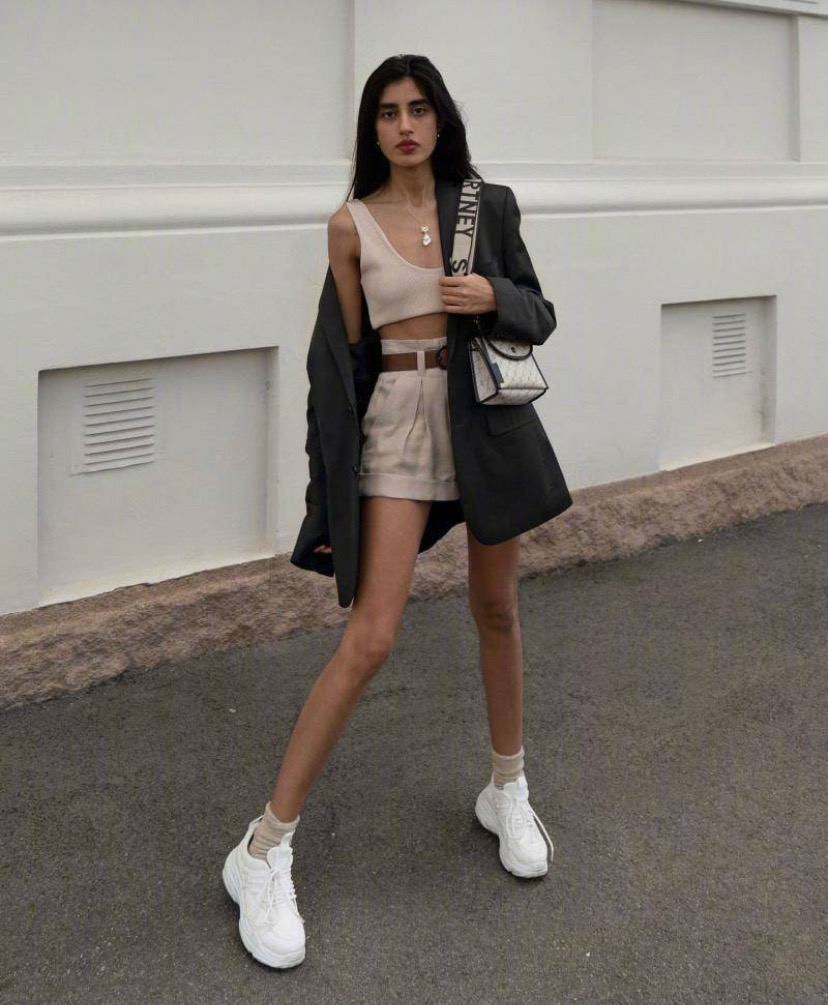 露肩上衣肩上有两根松紧线怎么穿,优秀的肩部线条