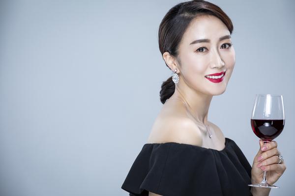 女性月经期间雌激素分泌旺盛,女性雌激素旺盛会有哪些表现