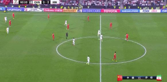 惨败出局！国足0-3伊朗连续两届亚洲杯止步8强后卫三次失误送礼
