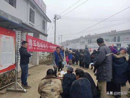 四川绵阳特警保驾护航,四川绵阳民警救灾