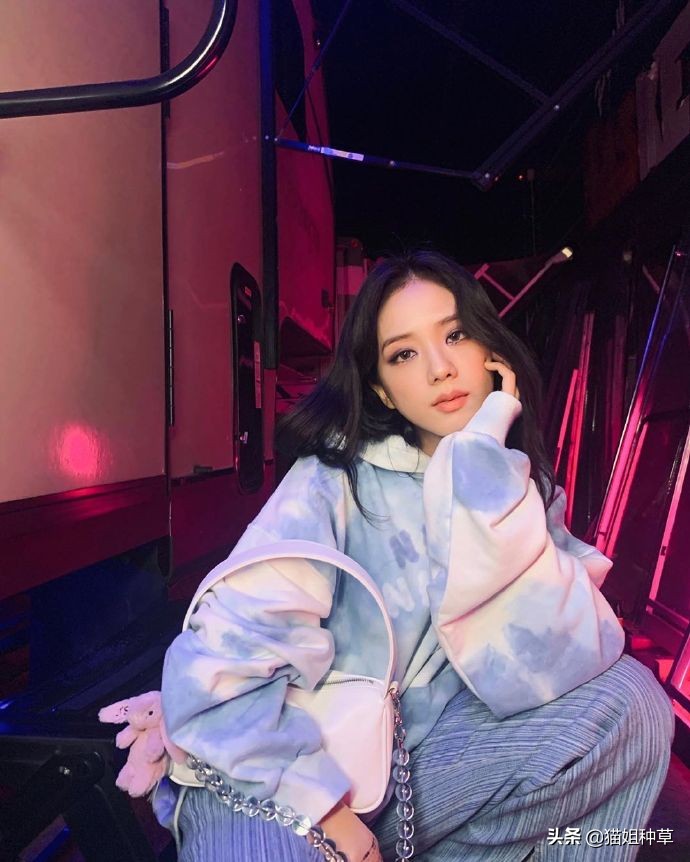 今年秋冬小配饰流行,今年流行款配饰