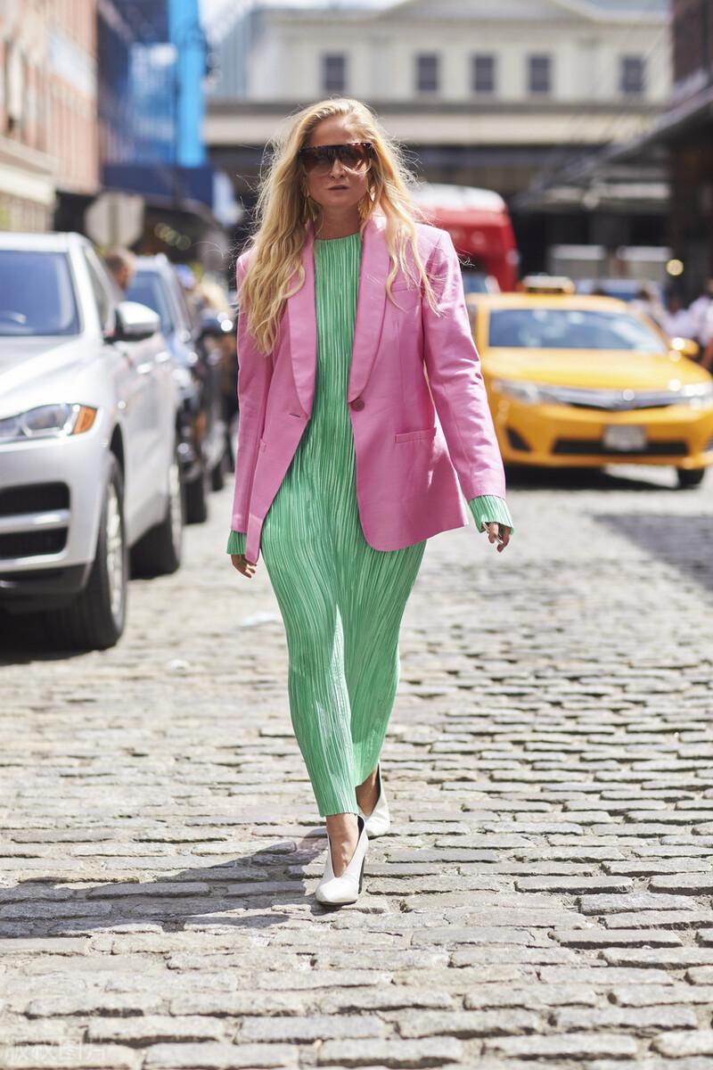 深绿撞色搭配高级感,撞色搭配满满都是高级感