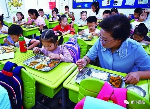 来看看徐州这3所学校食堂，娃娃吃什么校长吃什么