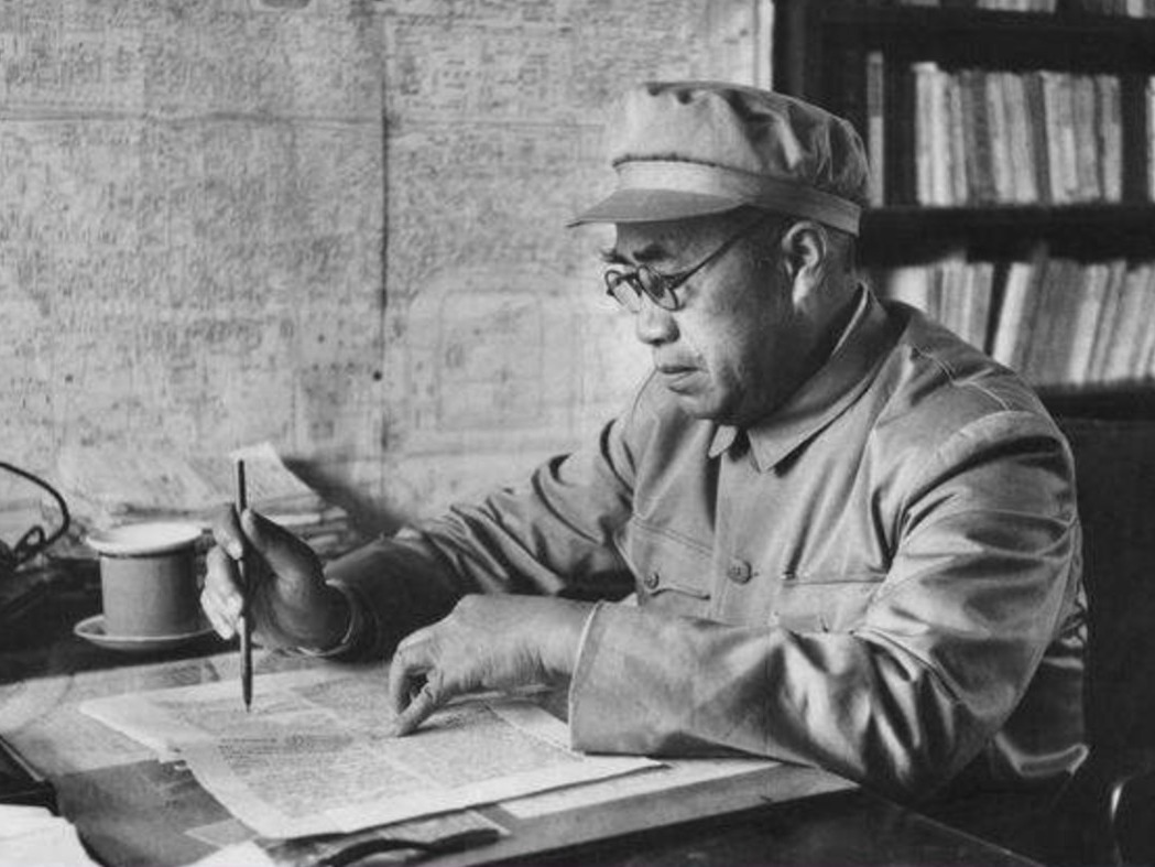 1953年，*德朱**与彭德怀下棋，*小平邓**观战不语，最终胜负如何？