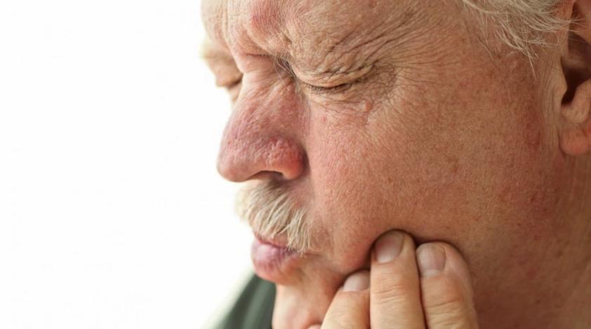 眼睛上有胆固醇块怎么消除,眼睛胆固醇结晶怎么治疗