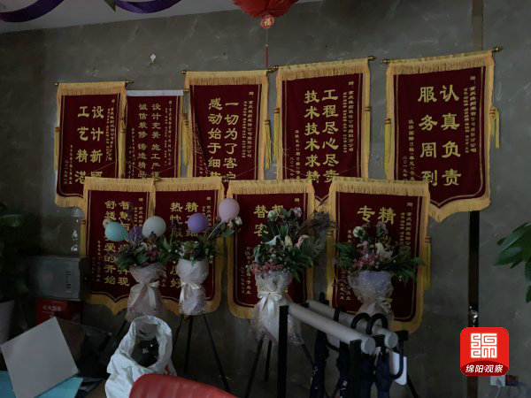 钱付了装修公司拖着不装,钱付了装修公司一直不完工