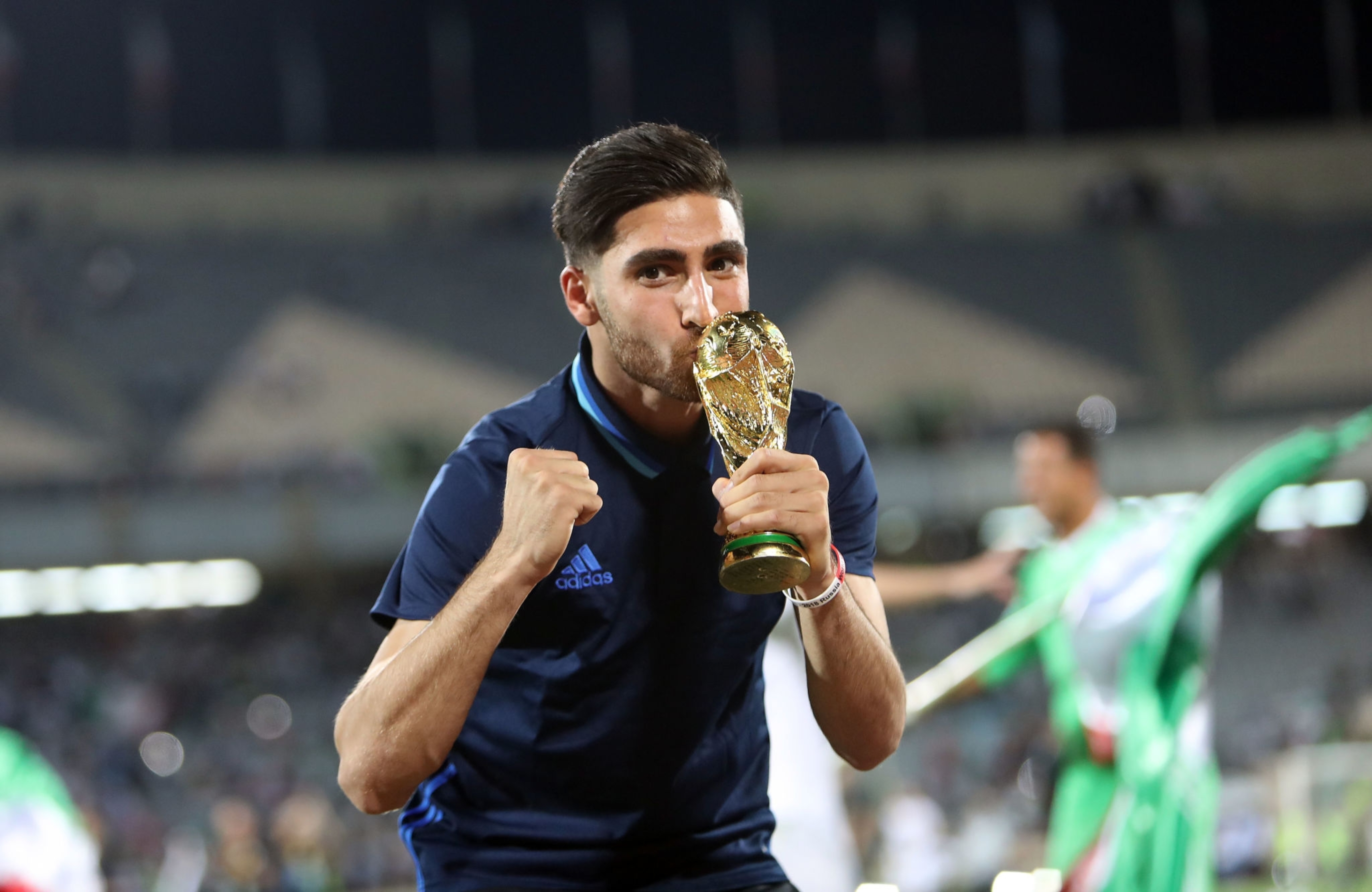 从伊朗街头到荷甲金靴，如今他是亚洲身价第二高球星