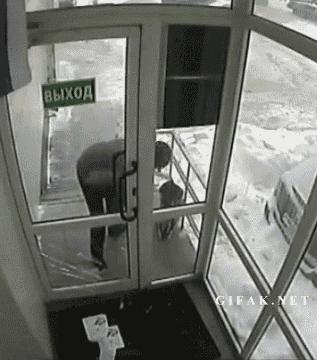 飞机上公然*行为性**！空姐怒吼：把你的“家伙”收回裤子里去！