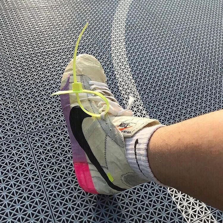 当初忍痛买的万元球鞋，被你们说拆就拆，你有想过我的感受吗？