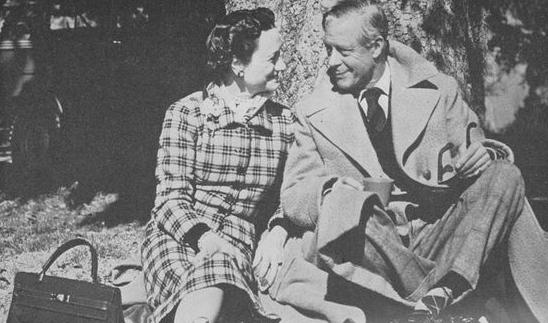 37岁结过两次婚的辛普森夫人，能让国王为她放弃江山，有何魅力