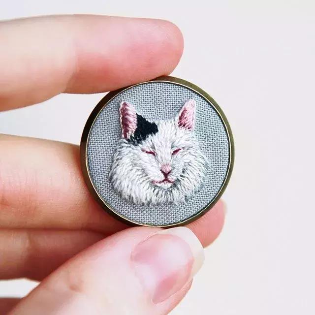 当一个程序员迷上了刺绣，就算手骨折了也无法阻止她……