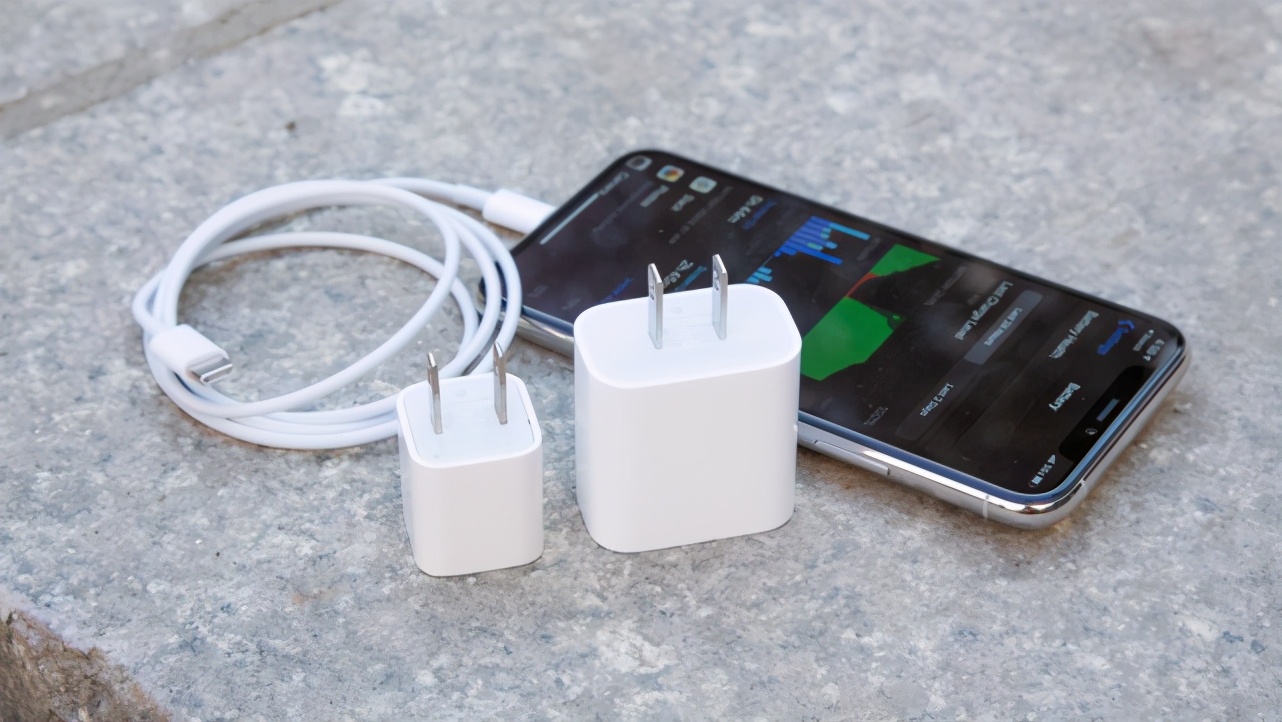 iphone12最好用的充电器,iphone12官方磁吸充电器