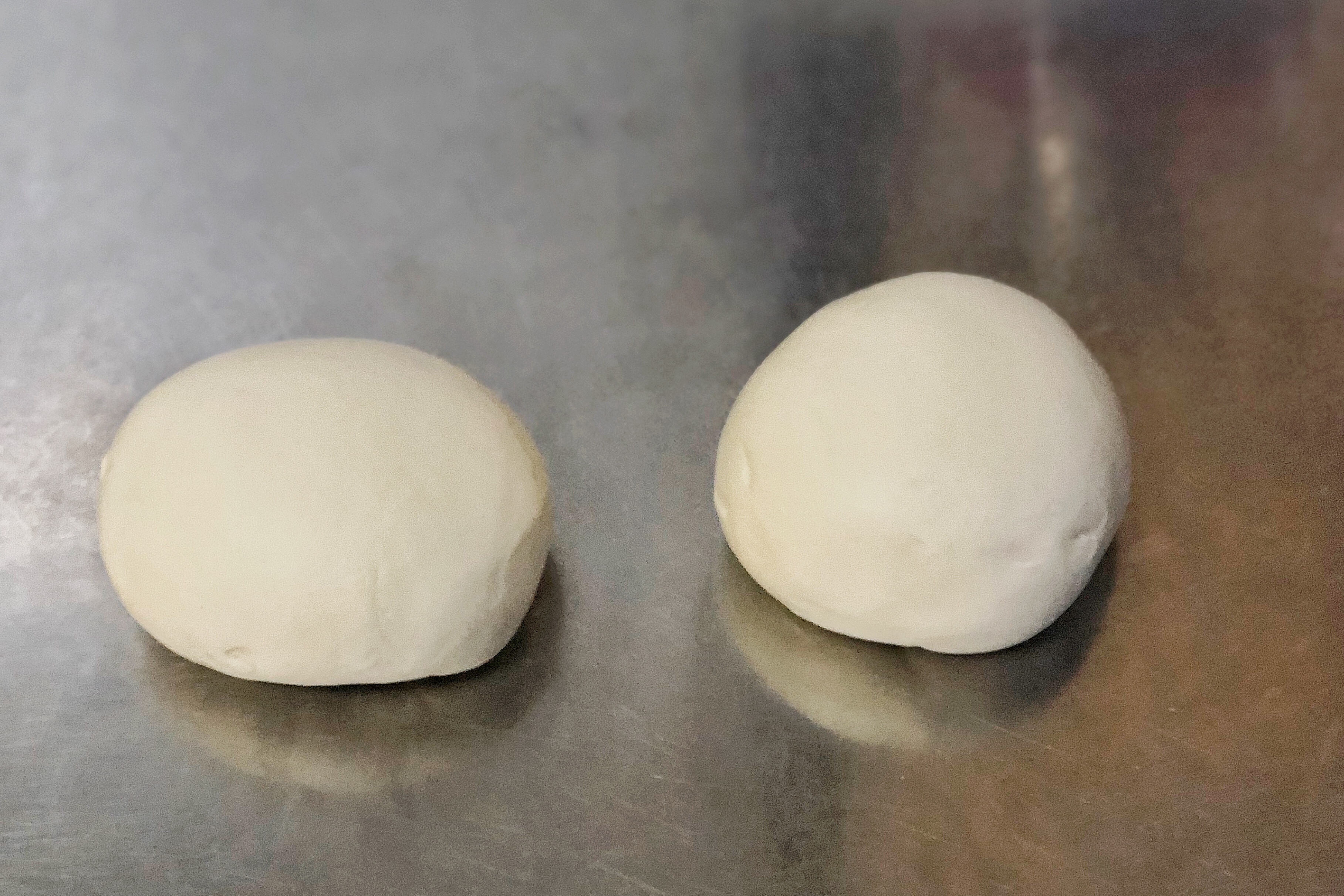 自己在家也能做拉面又细又长，配上西红柿鸡蛋的卤子，味美鲜香