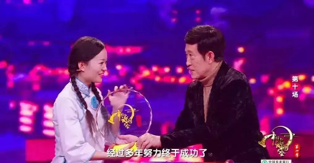 董卿一至九场的诗词大会开场词,董卿演讲的中国诗词开场诗