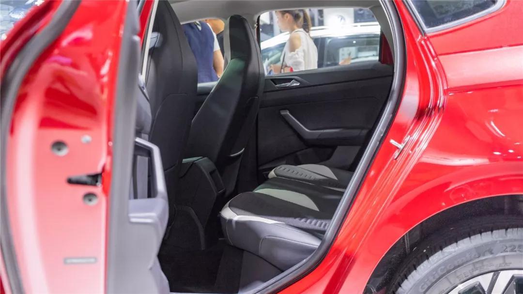 四代飞度和poloplus测评,想买大众polo好还是本田飞度好