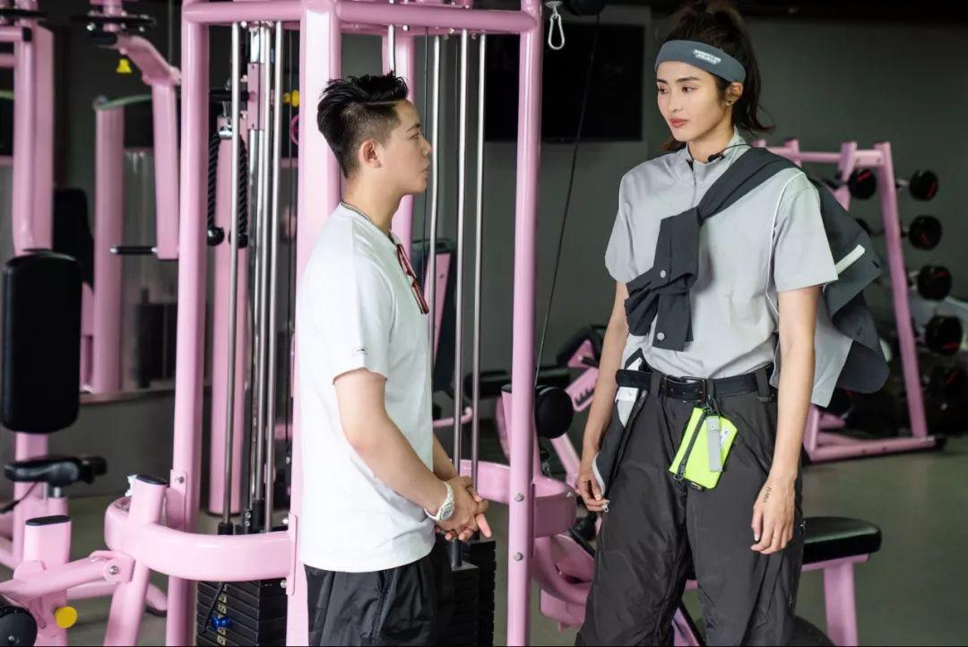 秒杀整容脸,撞脸女港星