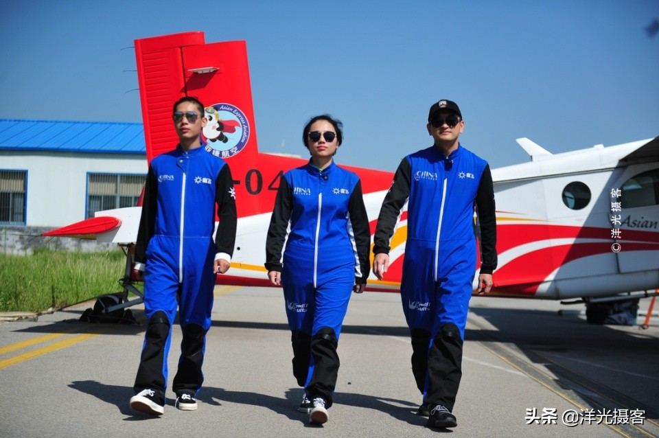 打卡在4000米高空,风靡世界的高空跳伞,悄然改变国人的度假方式