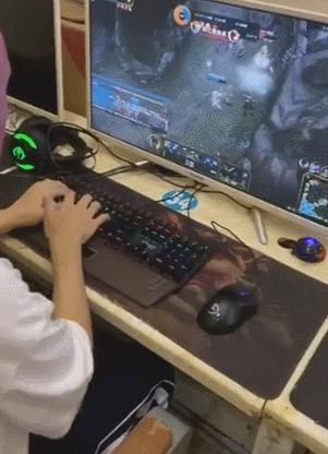 鏌愬疂涓婁竴鐧句竾姣畨鐨勫厖鐢靛疂,鏌愬疂涓婄殑鐧句竾姣畨鍏呯數瀹濋潬璋变笉