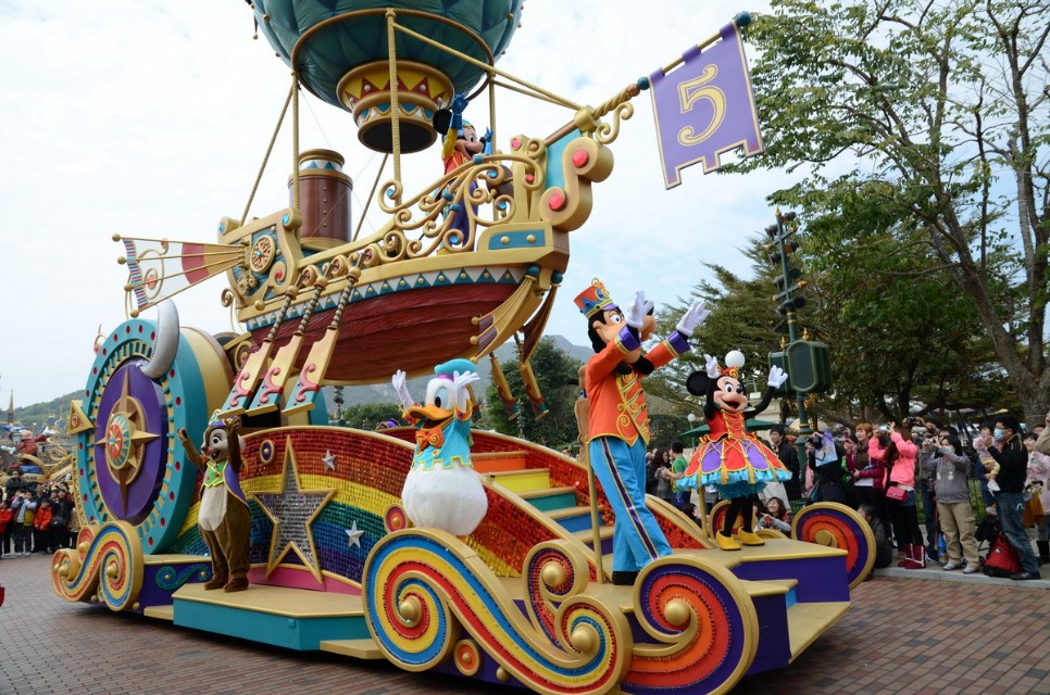 香港迪士尼vs上海迪士尼哪个便宜,香港迪士尼乐园和上海迪士尼乐园