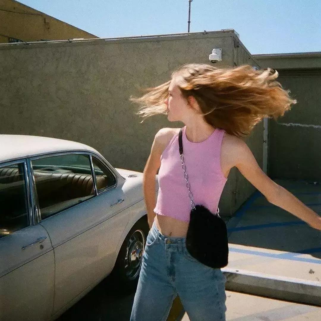 瘦小个穿什么裤子好看,瘦小个子穿什么版型的服装