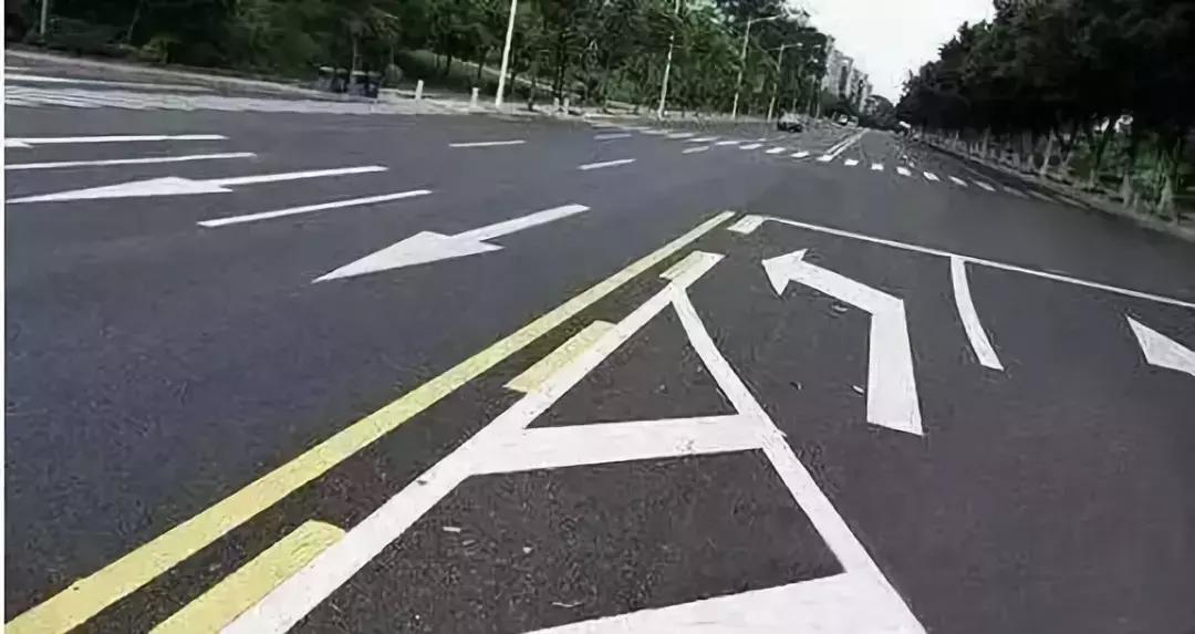 路口压线算违反禁止标线指示,开车压线几种情况扣分