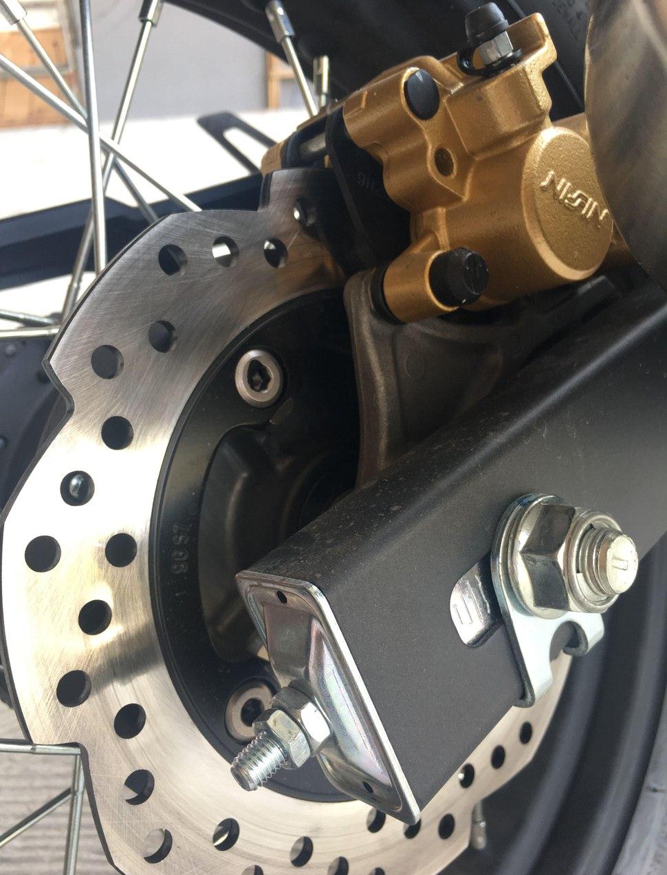 同事买了一辆日系车,同事买的摩托车