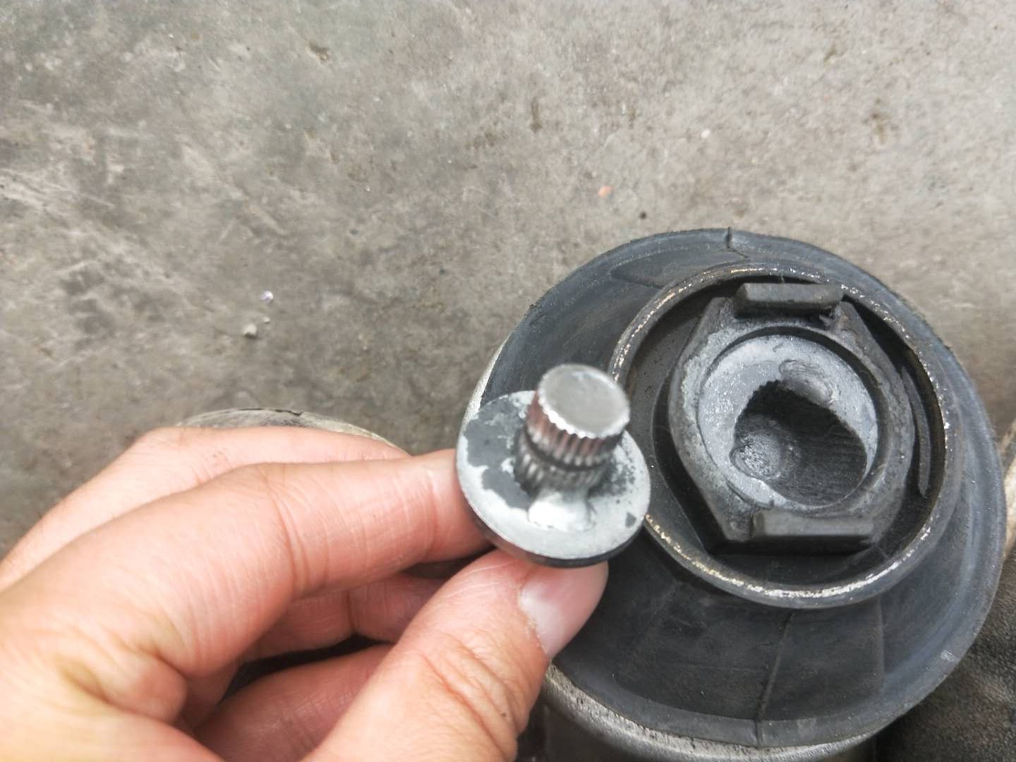 奥迪6缸2.8发动机通病,奥迪2.8v6发动机抖动缺缸