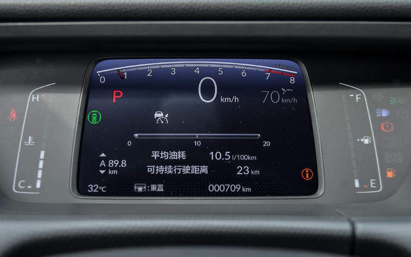 本田飞度成都车展上市,配置车顶行李架+黑轮眉,竞争丰田威驰